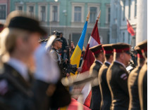 Флаги Латвии и Украины