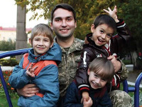 Владимир Сыроватко усыновил троих мальчиков