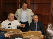 Подарок Зеленского освобожденным узникам Кремля вызвал неоднозначную реакцию в сети (фото) 