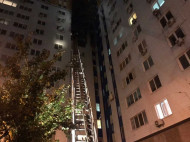 Масштабный пожар в Киеве: пламя охватило несколько квартир в многоэтажке на Березняках (видео)