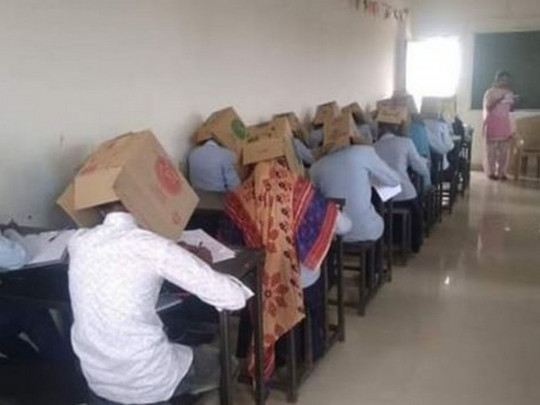 Студенты на экзамене