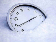 Украина перейдет на зимнее время: когда переводить часы