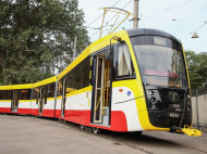 Самый длинный в Украине: в Одессе начались испытания нового трамвая (фото)