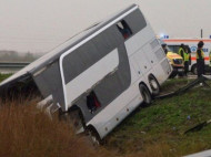 Автобус с украинскими туристами перевернулся в Румынии: СМИ пишут о пяти пострадавших (фото)