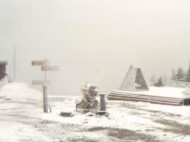 Впору становиться на лыжи: Буковель засыпало снегом (фото)