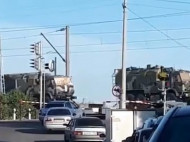 Путин перебрасывает эшелоны военной техники к границе с Украиной: в сеть попало свежее видео
