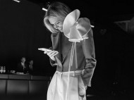Девушка в фонтане: Вера Брежнева в мокром платье взбудоражила сеть (фото)