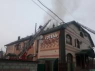 В Харькове загорелся отель: подробности и фото масштабного пожара