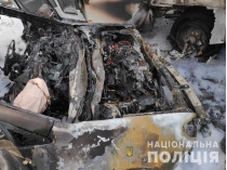 На Одесщине мужчина сжег машину таможенника: момент попал на видео