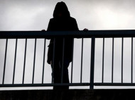 Пыталась прыгнуть с моста из-за измены мужа: в Киеве случайный прохожий спас девушку от смерти