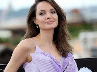 «Хотела увидеть внуков»: Анджелина Джоли объяснила ужасное решение удалить обе груди