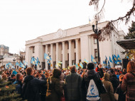 Тысячи учителей вышли на акцию протеста в центре Киева: озвучены требования к власти (видео) 