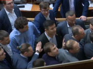 Нардепы Тищенко и Скорик устроили драку в сессионном зале парламента (видео)