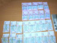 Выманивали деньги у пенсионеров: в Полтаве поймали мошенников, «торговавших» медтоварами (фото)