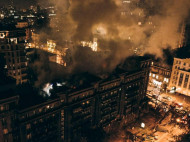 В центре Киева горит жилой дом (фото, видео)
