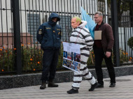 «Суд над Путиным»: в Киеве устроили акцию ко дню рождения хозяина Кремля