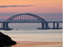 Оккупанты изменили планы запуска поездов по Крымскому мосту