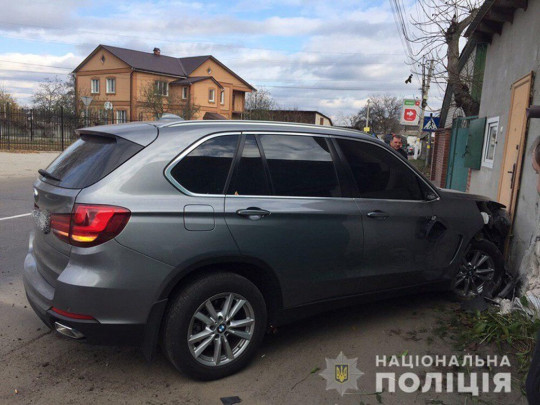 Пьяный водитель сбил беременную женщину под Киевом: фото с места аварии