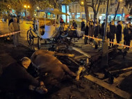 В центре Львова кони снесли лавку с людьми: фото и видео с места ЧП