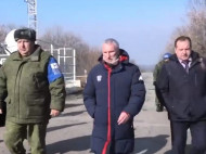 В районе разведения войск на Донбассе засветился депутат Госдумы: сеть разгневало видео