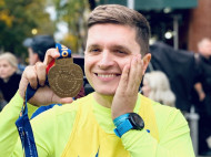 Телеведущий Анатолий Анатолич осилил марафон в Нью-Йорке 