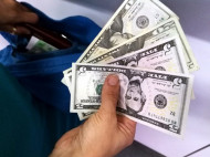Доллар снова подорожал: за сколько можно купить и продать валюту