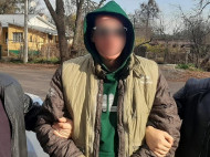 Под Киевом мужчина с ножом ограбил магазин, чтобы «заплатить за жилье» (фото, видео)