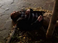 В центре Одессы маршрутчики выбросили на улицу человека без сознания (фото)