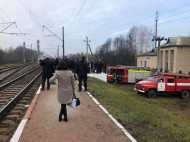 «Остановили посреди поля»: с поездом «Львов – Киев» произошло ЧП (фото)