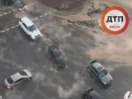 Появилось видео с моментом провала авто под землю в центре Киева