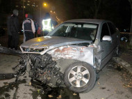 Полицейские спасли от самосуда: в Киеве нетрезвый водитель повредил сразу восемь машин (эксклюзивные фото)
