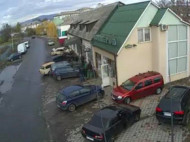 В Ужгороде авто на полной скорости влетело в людей на тротуаре (видео)