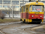 В Киеве массово задерживается движение трамваев и троллейбусов: что произошло