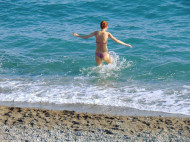 Лето под конец осени: в сети появились свежие фото пляжей в Крыму