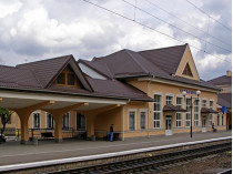 Станция «Подзамче» во Львове
