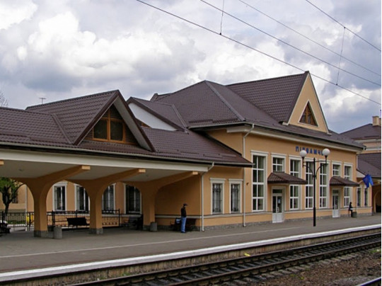 Станция «Подзамче» во Львове