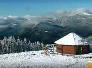 Красота: появились свежие фото осенних Карпат в снегу