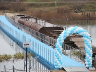 «Танки НАТО не пройдут»: сеть насмешило пафосное открытие пластикового моста в России (фото)