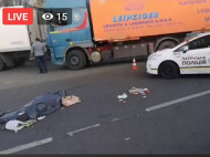 Смертельное ДТП в Киеве: водитель сбил пожилую женщину и уехал с места ЧП (фото)