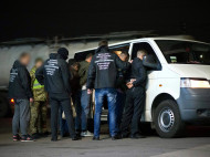 5 тысяч долларов за каждого нелегала: под Одессой задержали беженцев из Турции (фото)