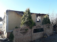 Стены-решето и рухнувшая крыша: в сети показали последствия обстрела под Авдеевкой