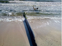 канализационная труба в море