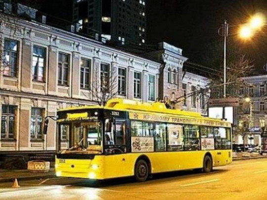 В Киеве трамваи и троллейбусы снова изменят график движения из-за ремонта 