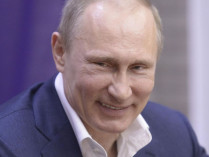 Путин ухмыляется
