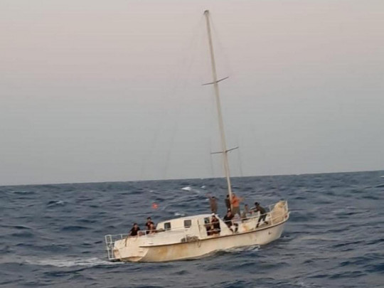 Нелегальные мигранты на яхте