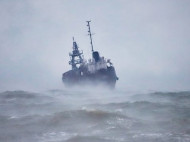 Моряки не хотят покидать судно: под Одессой пытаются спасти экипаж оказавшегося в ловушке танкера 