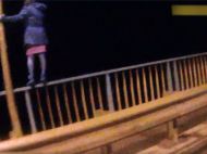 Хотела сброситься с моста: женщину спасли от непоправимого поступка (видео)