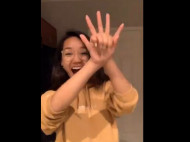 Ловкость рук на грани фантастики: девушка запустила челлендж в сети (видео)