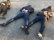 Вымогали деньги у своих жертв: в Днепре задержали вооруженную банду (фото)