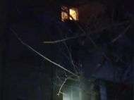 Бросились в огонь, не дожидаясь пожарных: в Одессе копы спасли людей из пылающего дома (видео)